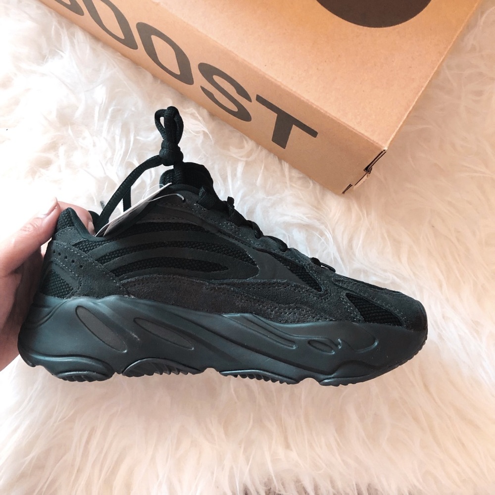 Yeezy vanta size 5 (womens 6.5)